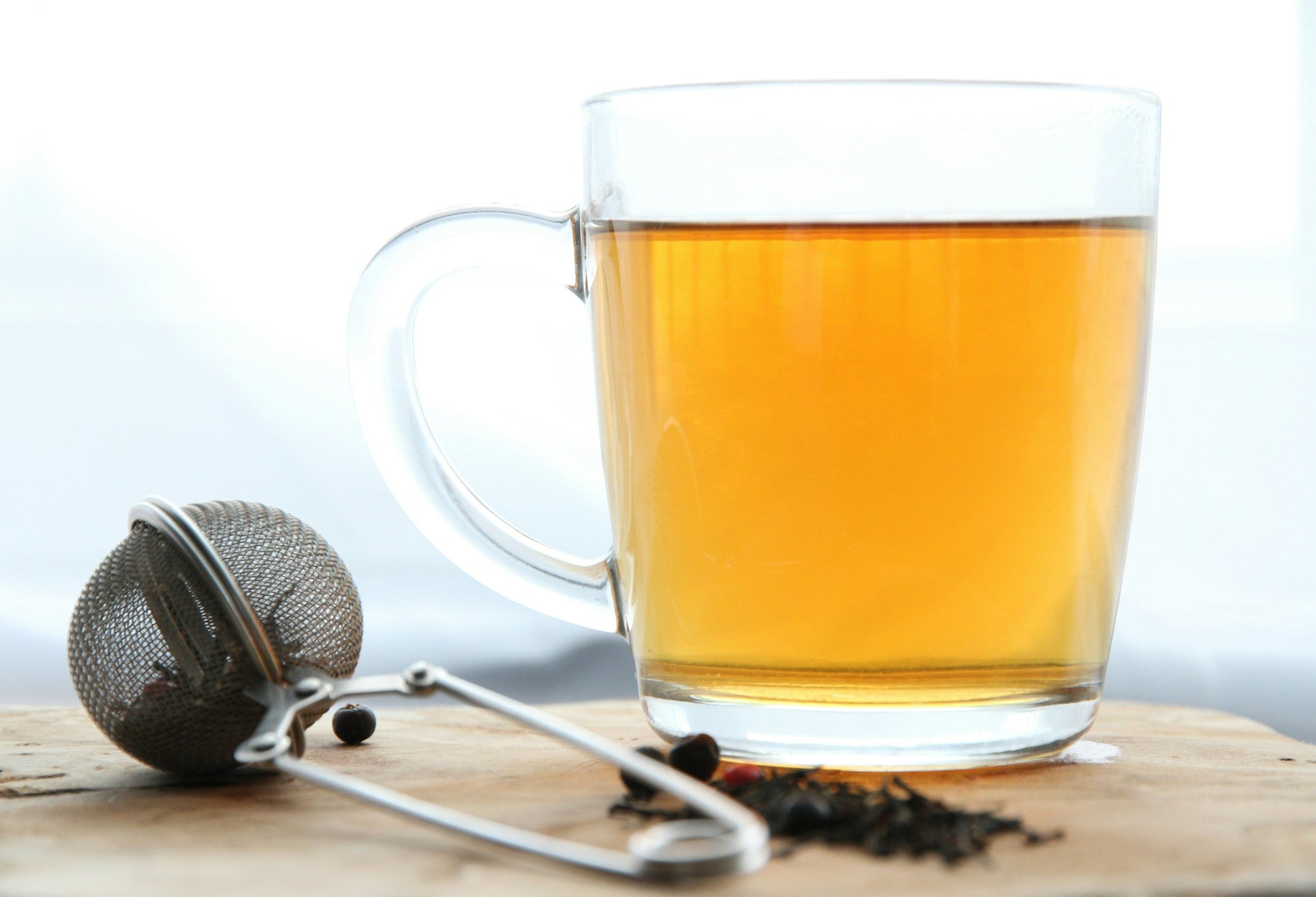 Stainless Steel Loose Leaf Herbal Tea steeper with squeeze handle for easy steeping.